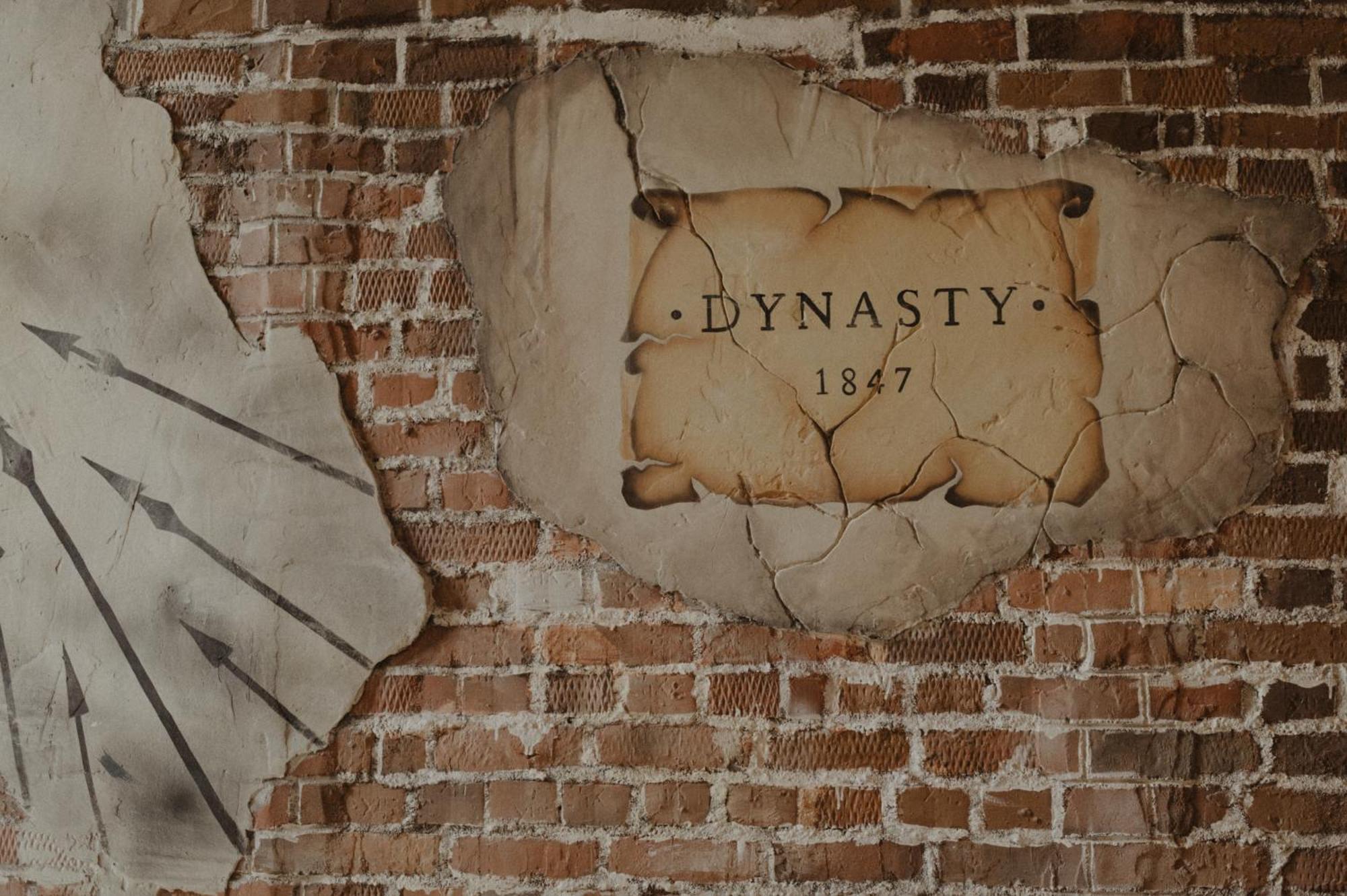 Hotel Dynasty คาเมียเนตส์-โปดิลสกี ภายนอก รูปภาพ