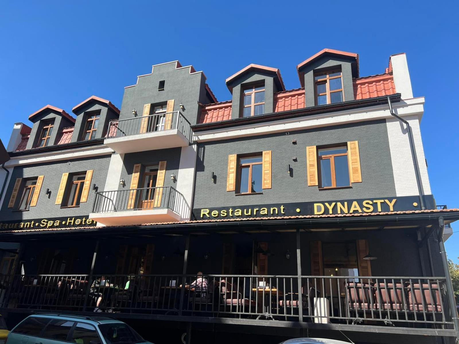 Hotel Dynasty คาเมียเนตส์-โปดิลสกี ภายนอก รูปภาพ